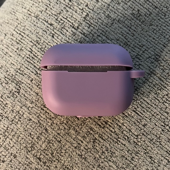 lilac purple silicon Apple AirPods Pro Protective Carrying Case - Picture 2 of 5